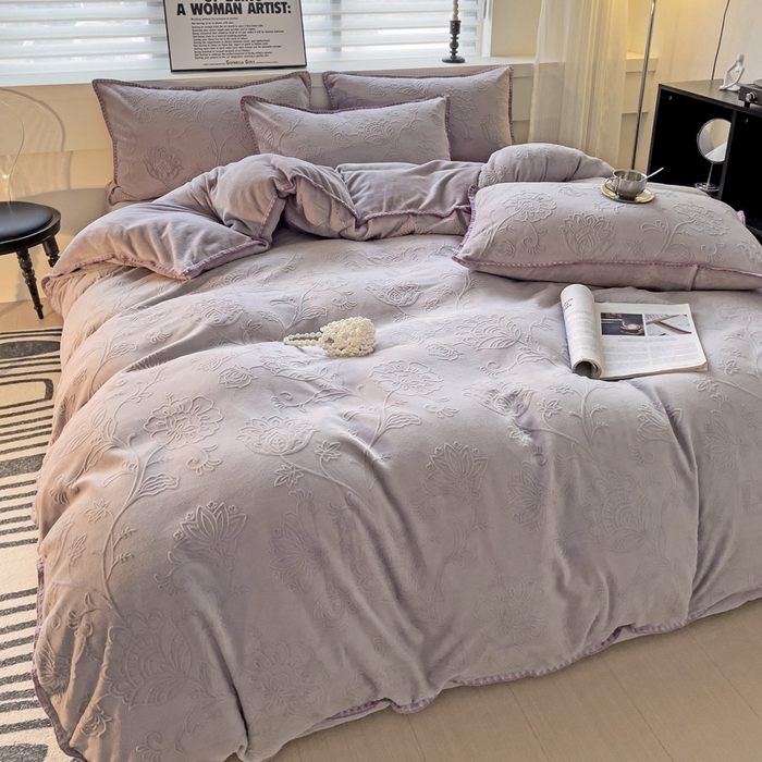 91家纺网 家纺一手货源 找家纺 慕澄 2023新款高克重贝壳边雕花绒四件套 雕花绒-云杉紫