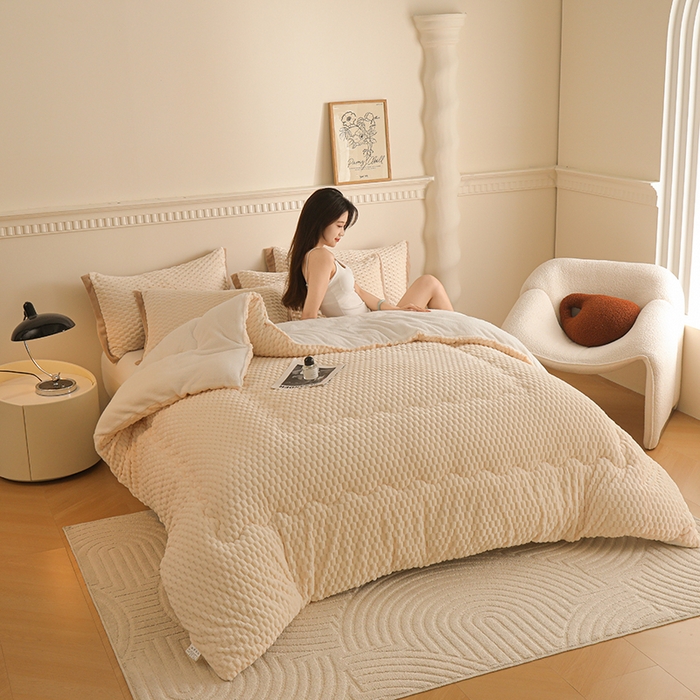 91家纺网 家纺一手货源 找家纺 雅蔓依家纺 2025新款保暖龟背绒羊羔绒冬被被子被芯 唯美-米杏