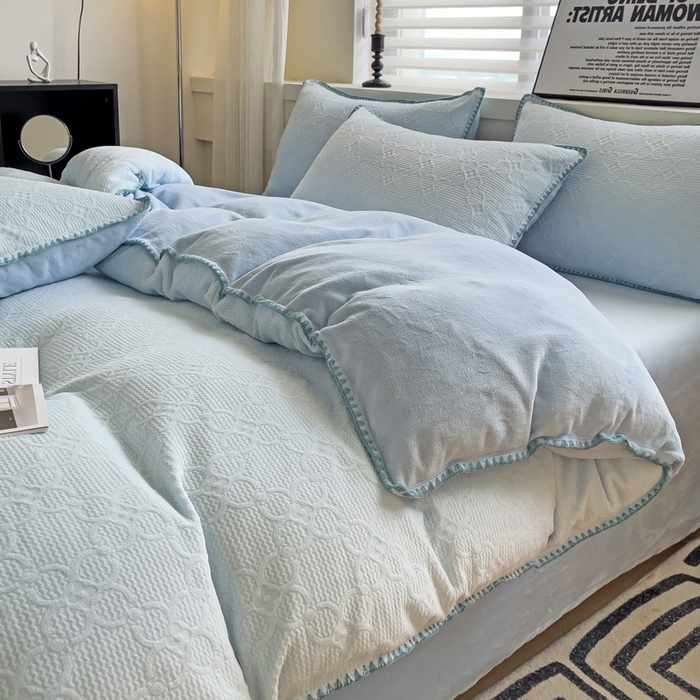 91家纺网 家纺一手货源 找家纺 慕澄 2023新款高克重贝壳边雕花绒四件套 雕花绒-海盐蓝