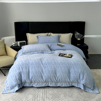 91家纺网 家纺一手货源 找家纺 2024新款雕花高密牛奶绒四件套-薇卡 薇卡-海天蓝