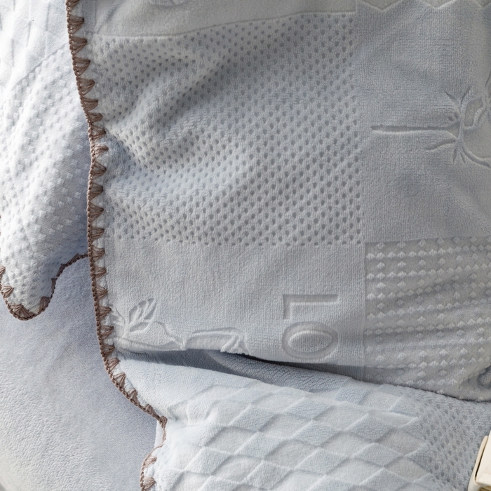 91家纺网 家纺一手货源 找家纺   艾莱  2023新款贝壳边加厚牛奶绒四件套-玫瑰爱人 玫瑰爱人-蓝灰