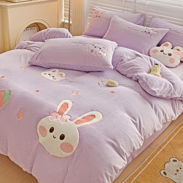 91家纺网 家纺一手货源 找家纺 娜娜 2023新款牛奶绒毛巾绣四件套 萌萌兔系列 萌萌兔-浅紫