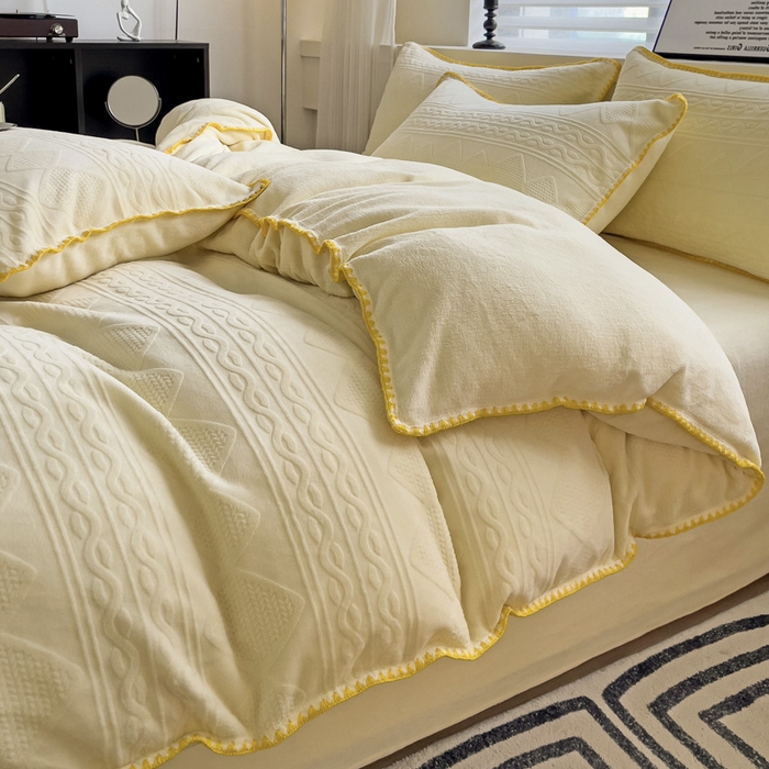 91家纺网 家纺一手货源 找家纺 慕澄 2023新款高克重贝壳边雕花绒四件套 雕花绒-菠萝黄