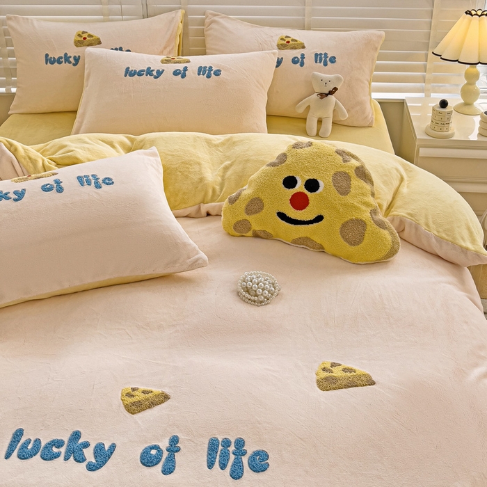 91家纺网 家纺一手货源 找家纺 娜娜 2023新款牛奶绒毛巾绣四件套 海绵宝宝系列 海绵宝宝-玉色