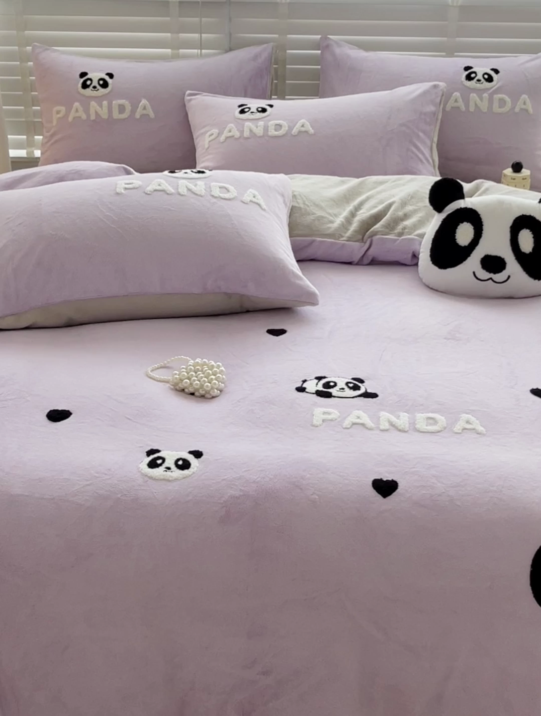 91家纺网 家纺一手货源 找家纺 娜娜 2023新款牛奶绒毛巾绣四件套 熊猫多多系列 熊猫多多-浅紫