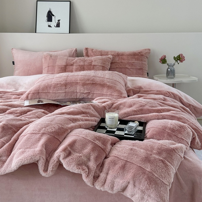 91家纺网 家纺一手货源 找家纺 乐视 2024新款兔兔绒立体剪花绒四件套 黎梦-豆沙粉