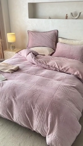 91家纺网 家纺一手货源 找家纺 （总）  艾莱  2023新款贝壳边加厚牛奶绒四件套-玫瑰爱人