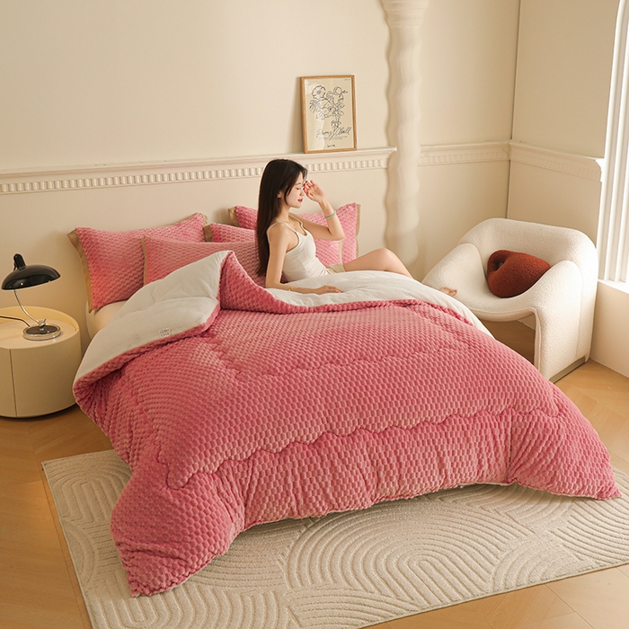 91家纺网 家纺一手货源 找家纺 雅蔓依家纺 2025新款保暖龟背绒羊羔绒冬被被子被芯 唯美-果粉