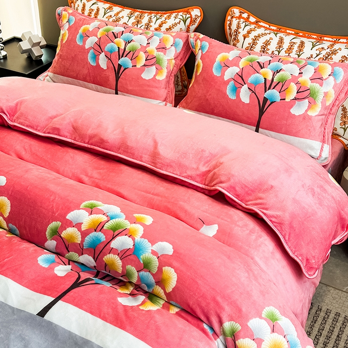 91家纺网 家纺一手货源 找家纺 欧喜璐 2023新款高克重牛奶绒四件套法莱绒金貂绒8.5斤加厚保暖-印花款 发财树