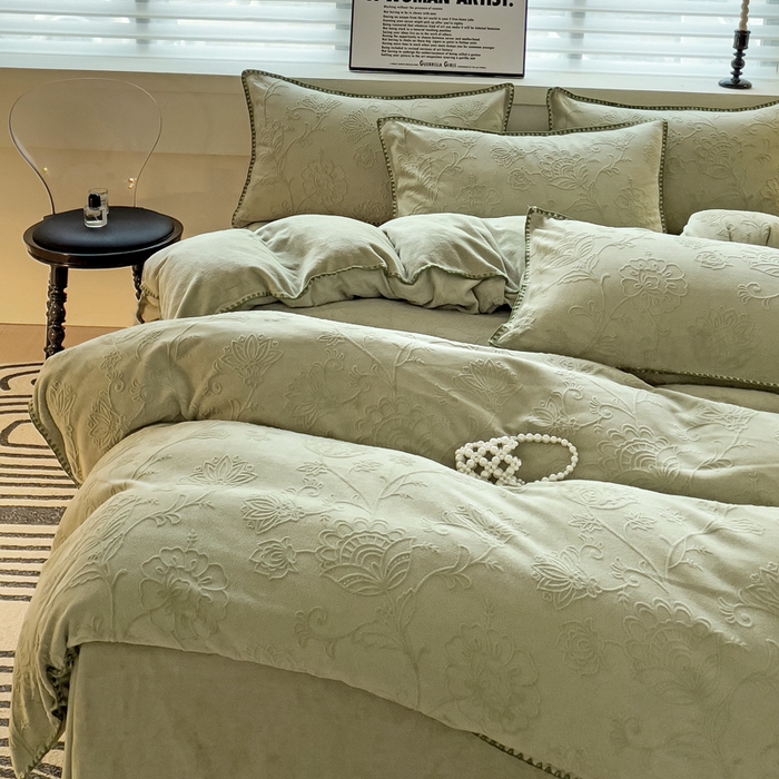 91家纺网 家纺一手货源 找家纺 慕澄 2023新款高克重贝壳边雕花绒四件套 雕花绒-荷叶绿