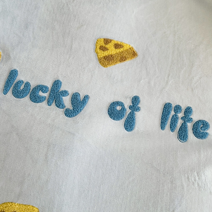 91家纺网 家纺一手货源 找家纺 娜娜 2023新款牛奶绒毛巾绣四件套 海绵宝宝系列 海绵宝宝-天空蓝