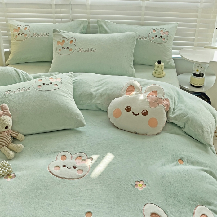 91家纺网 家纺一手货源 找家纺 娜娜 2023新款牛奶绒毛巾绣四件套 萌萌兔系列 萌萌兔-繁星蓝