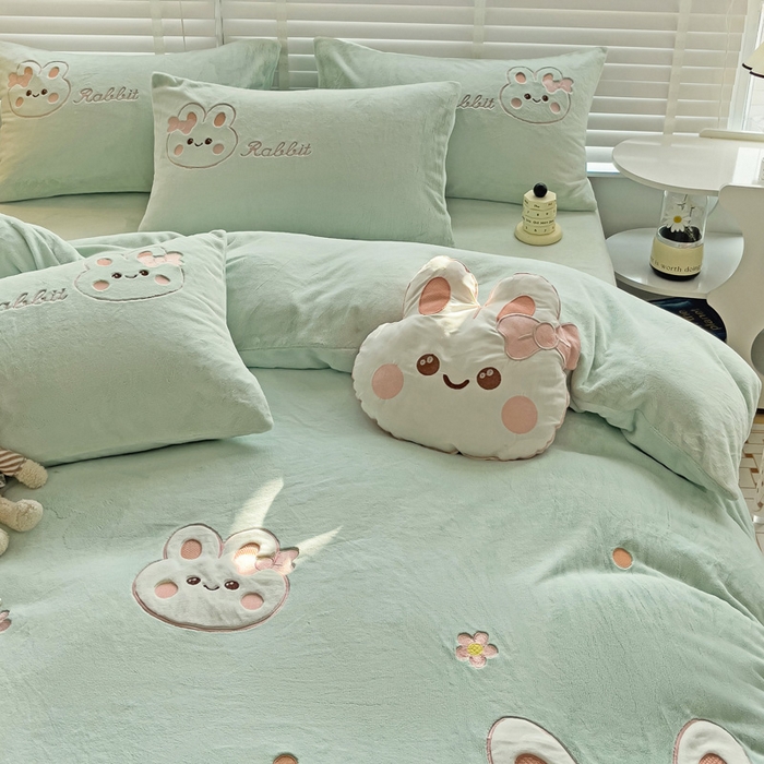 91家纺网 家纺一手货源 找家纺 娜娜 2023新款牛奶绒毛巾绣四件套 萌萌兔系列 萌萌兔-繁星蓝