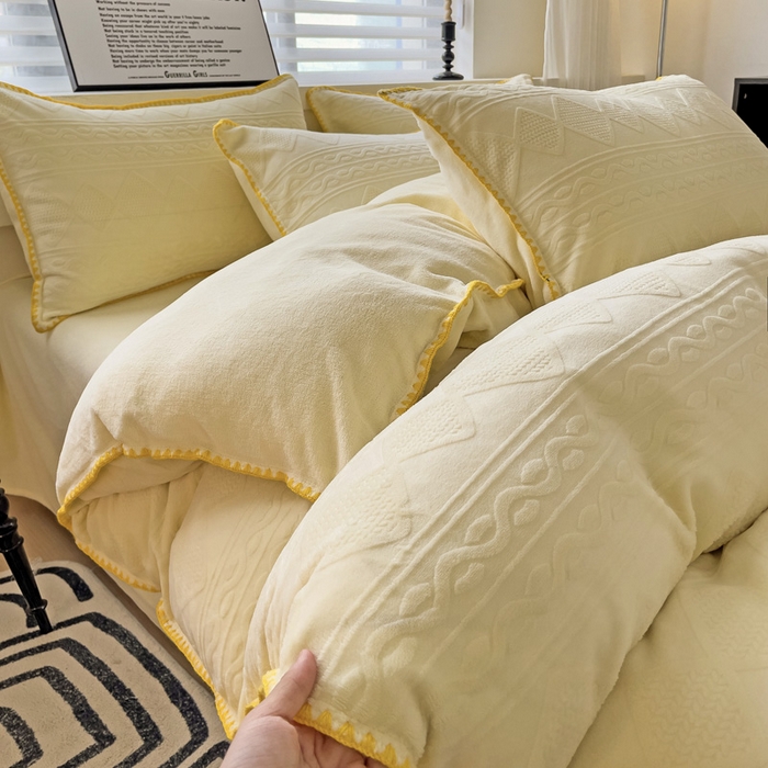 91家纺网 家纺一手货源 找家纺 慕澄 2023新款高克重贝壳边雕花绒四件套 雕花绒-菠萝黄