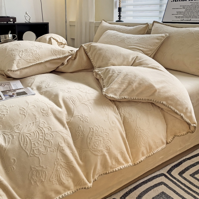 91家纺网 家纺一手货源 找家纺 慕澄 2023新款高克重贝壳边雕花绒四件套 雕花绒-云朵咖