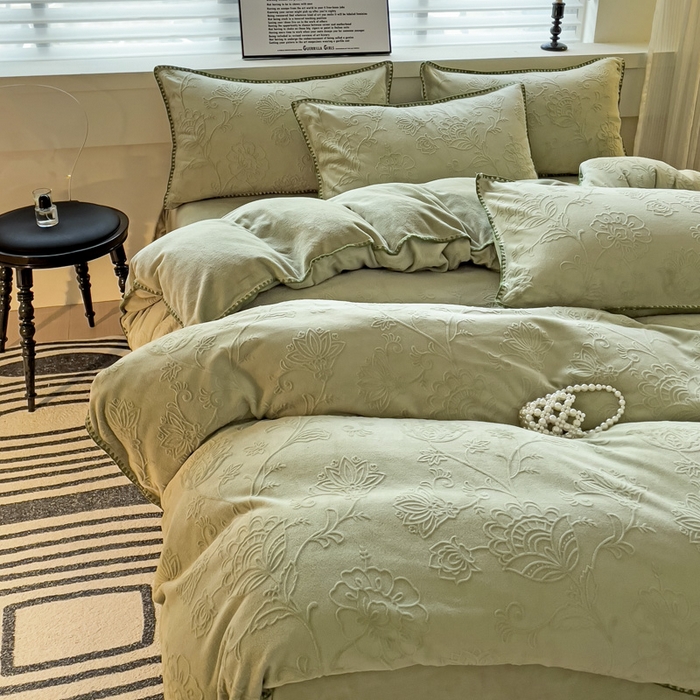 91家纺网 家纺一手货源 找家纺 慕澄 2023新款高克重贝壳边雕花绒四件套 雕花绒-荷叶绿