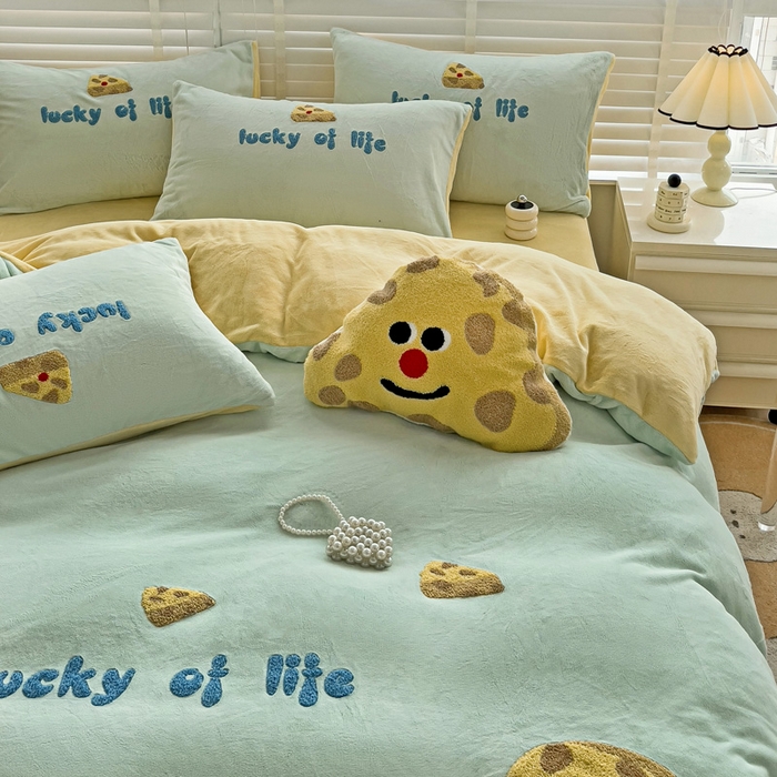 91家纺网 家纺一手货源 找家纺 娜娜 2023新款牛奶绒毛巾绣四件套 海绵宝宝系列 海绵宝宝-繁星蓝