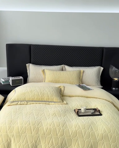 91家纺网 家纺一手货源 找家纺 2024新款雕花高密牛奶绒四件套-薇卡 薇卡-奶昔黄