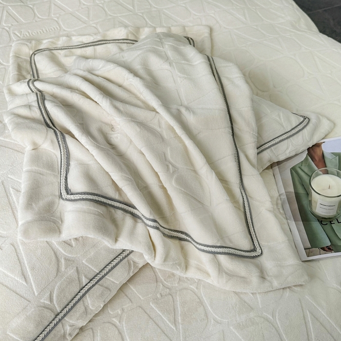 91家纺网 家纺一手货源 找家纺 2024新款雕花高密牛奶绒四件套-薇卡 薇卡-云朵白