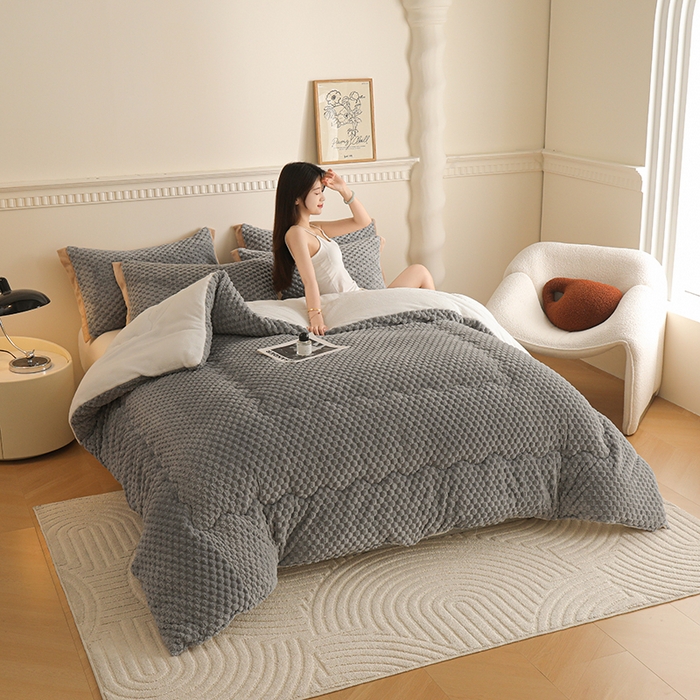 91家纺网 家纺一手货源 找家纺 雅蔓依家纺 2025新款保暖龟背绒羊羔绒冬被被子被芯 唯美-烟灰