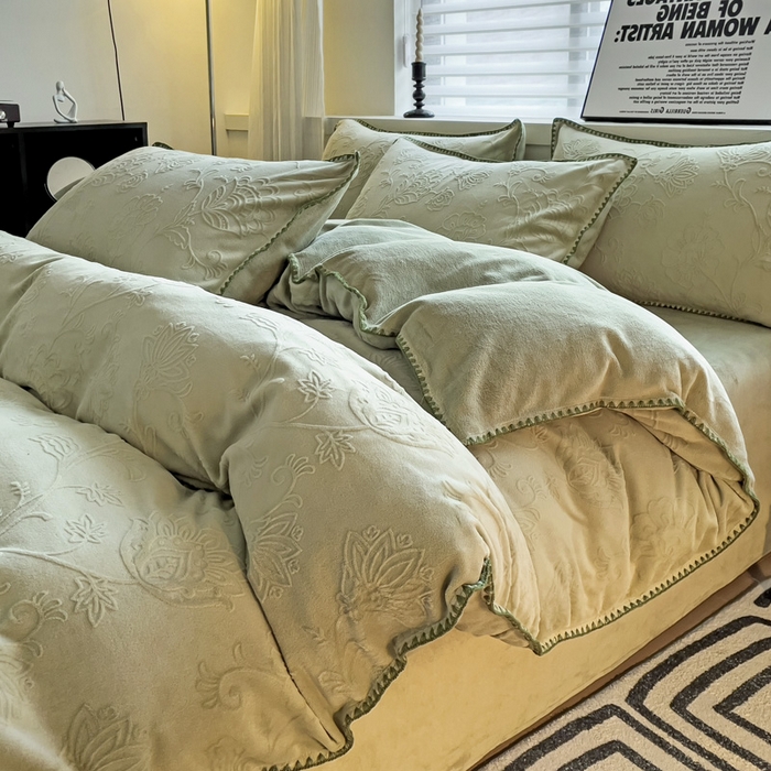 91家纺网 家纺一手货源 找家纺 慕澄 2023新款高克重贝壳边雕花绒四件套 雕花绒-荷叶绿