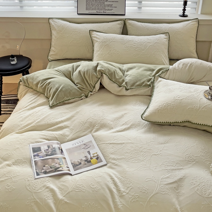 91家纺网 家纺一手货源 找家纺 慕澄 2023新款高克重贝壳边雕花绒四件套 雕花绒-白+绿