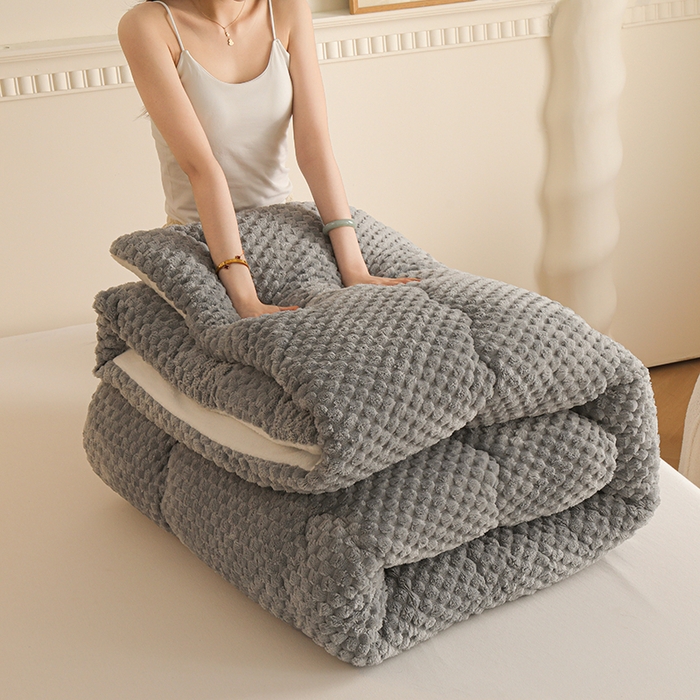 91家纺网 家纺一手货源 找家纺 雅蔓依家纺 2025新款保暖龟背绒羊羔绒冬被被子被芯 唯美-烟灰