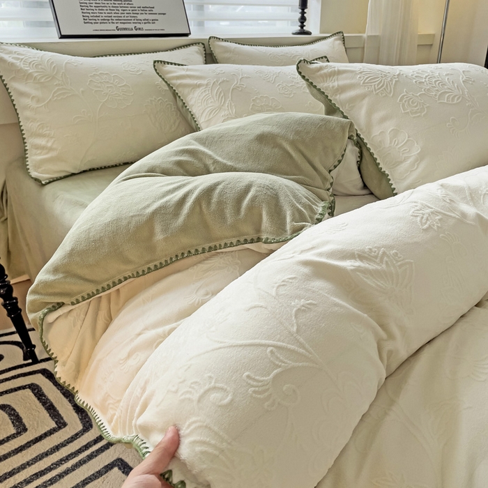 91家纺网 家纺一手货源 找家纺 （总）慕澄 2023新款高克重贝壳边雕花绒四件套