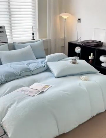 91家纺网 家纺一手货源 找家纺 慕澄 2023新款高克重贝壳边雕花绒四件套 雕花绒-海盐蓝