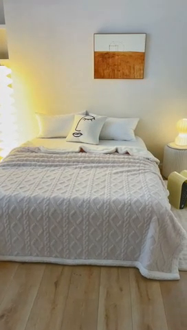 91家纺网 家纺一手货源 找家纺 梵克保罗 2024新款直播热款高克重双面绒塔芙绒羊羔绒复合提花毯子毛毯盖毯 米白色