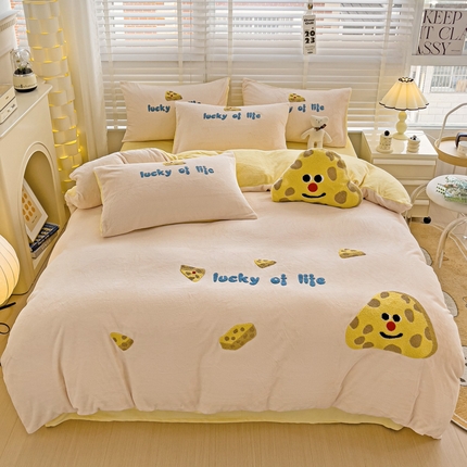 91家纺网 家纺一手货源 找家纺 （总）娜娜 2023新款牛奶绒毛巾绣四件套 海绵宝宝系列