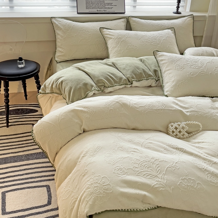 91家纺网 家纺一手货源 找家纺 （总）慕澄 2023新款高克重贝壳边雕花绒四件套