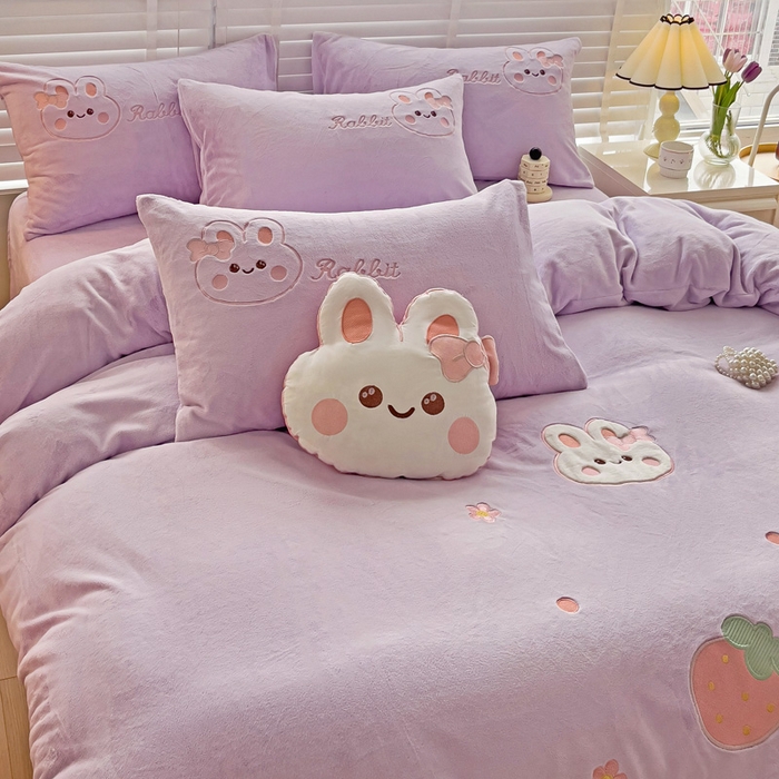 91家纺网 家纺一手货源 找家纺 娜娜 2023新款牛奶绒毛巾绣四件套 萌萌兔系列 萌萌兔-浅紫