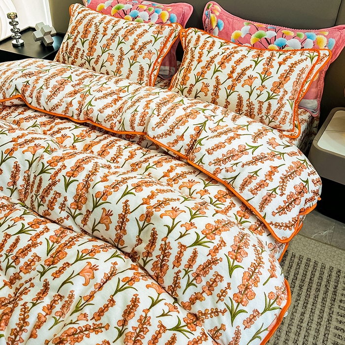 91家纺网 家纺一手货源 找家纺 欧喜璐 2023新款高克重牛奶绒四件套法莱绒金貂绒8.5斤加厚保暖-印花款 幸运花