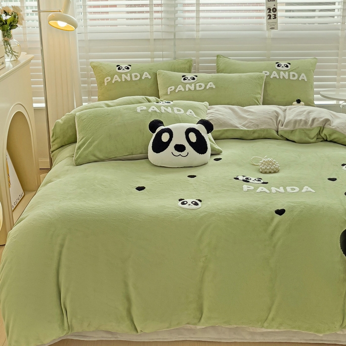 91家纺网 家纺一手货源 找家纺 （总）娜娜 2023新款牛奶绒毛巾绣四件套 熊猫多多系列