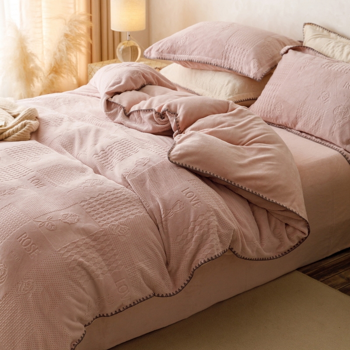 91家纺网 家纺一手货源 找家纺 （总）  艾莱  2023新款贝壳边加厚牛奶绒四件套-玫瑰爱人