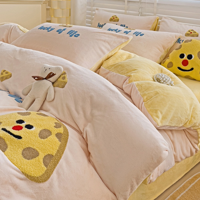 91家纺网 家纺一手货源 找家纺 （总）娜娜 2023新款牛奶绒毛巾绣四件套 海绵宝宝系列