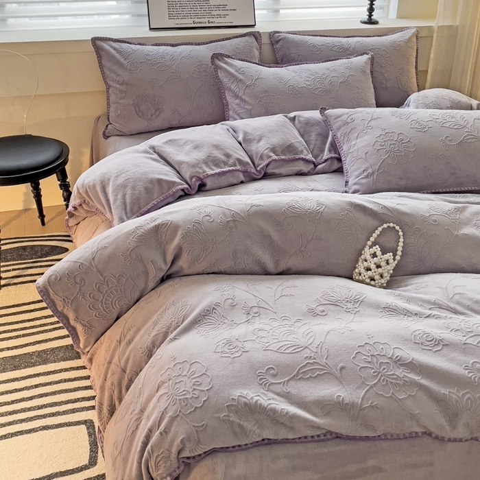 91家纺网 家纺一手货源 找家纺 慕澄 2023新款高克重贝壳边雕花绒四件套 雕花绒-云杉紫