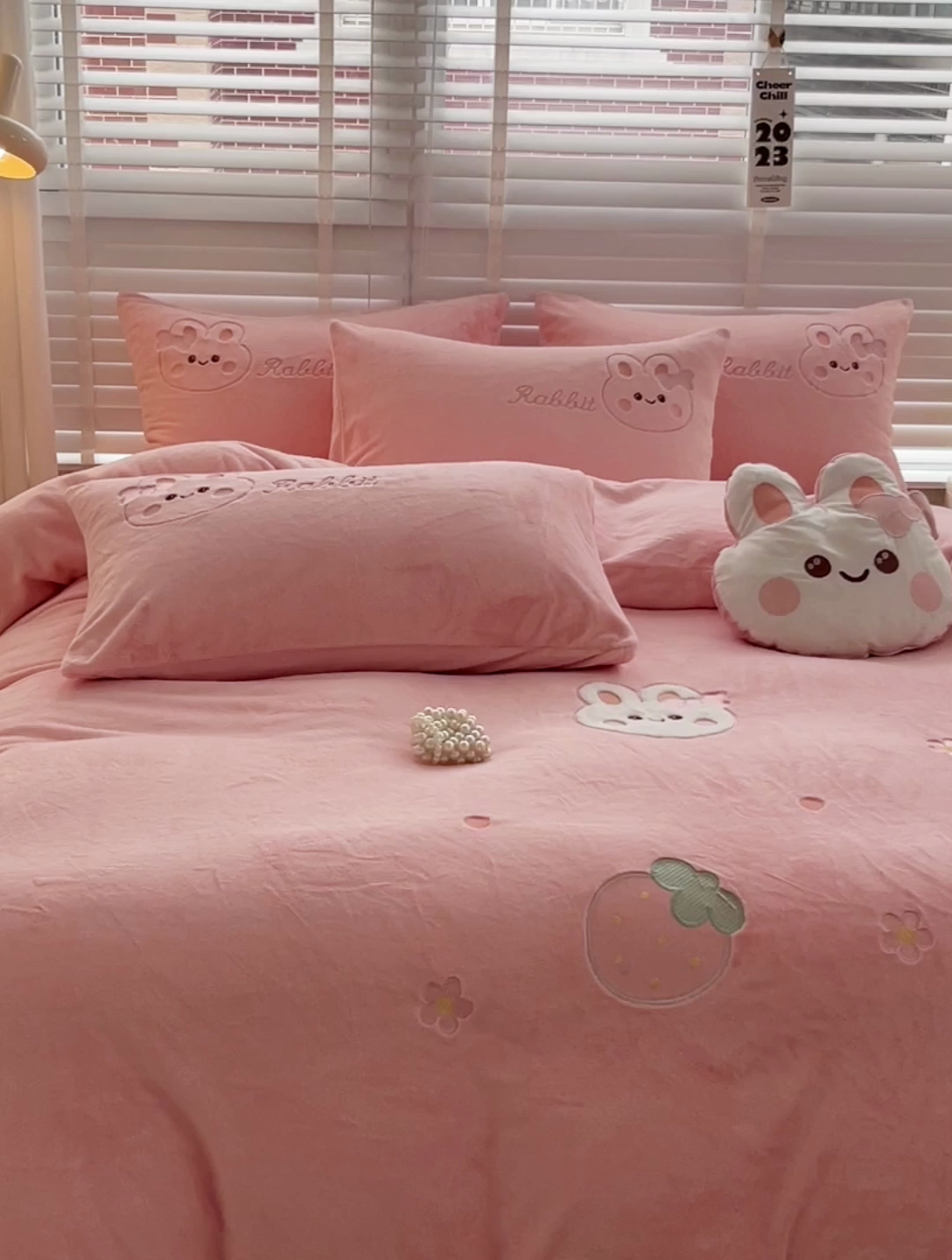 91家纺网 家纺一手货源 找家纺 （总）娜娜 2023新款牛奶绒毛巾绣四件套 萌萌兔系列