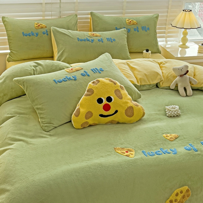 91家纺网 家纺一手货源 找家纺 娜娜 2023新款牛奶绒毛巾绣四件套 海绵宝宝系列 海绵宝宝-草绿