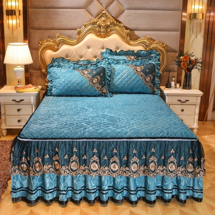91家纺网 家纺一手货源 找家纺 恋尚 2023新款天鹅绒夹棉加厚床裙四件套可脱卸-皇朝盛世床裙 茗蓝