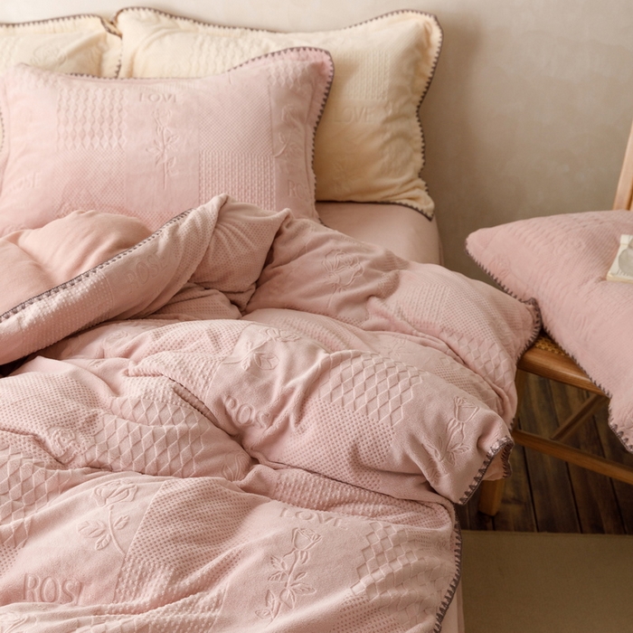 91家纺网 家纺一手货源 找家纺 （总）  艾莱  2023新款贝壳边加厚牛奶绒四件套-玫瑰爱人