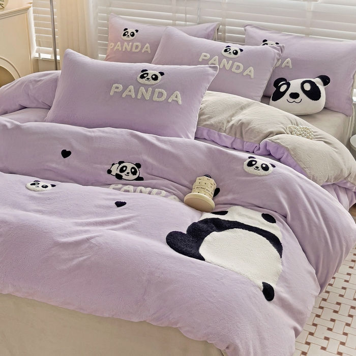91家纺网 家纺一手货源 找家纺 娜娜 2023新款牛奶绒毛巾绣四件套 熊猫多多系列 熊猫多多-浅紫