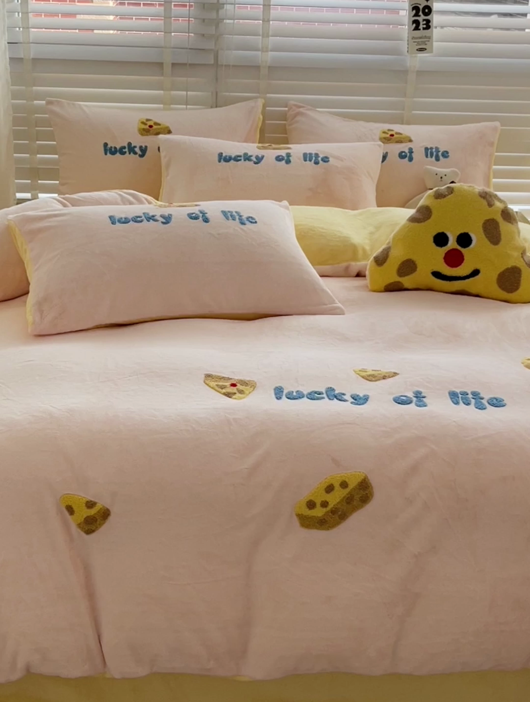 91家纺网 家纺一手货源 找家纺 （总）娜娜 2023新款牛奶绒毛巾绣四件套 海绵宝宝系列