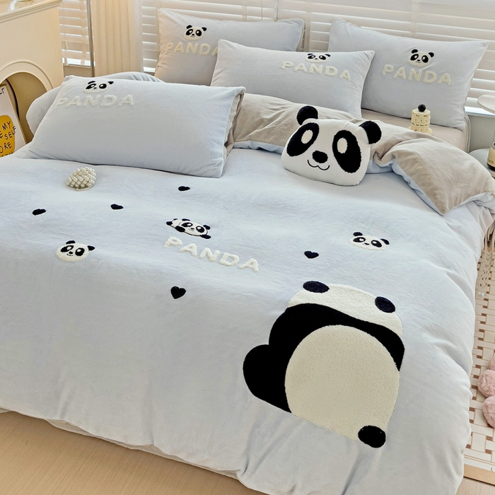 91家纺网 家纺一手货源 找家纺 娜娜 2023新款牛奶绒毛巾绣四件套 熊猫多多系列 熊猫多多-天空蓝