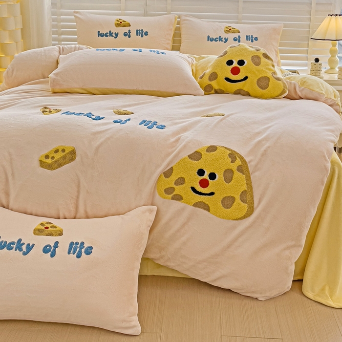 91家纺网 家纺一手货源 找家纺 （总）娜娜 2023新款牛奶绒毛巾绣四件套 海绵宝宝系列