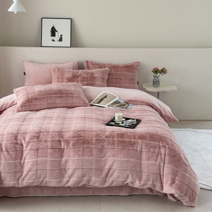 91家纺网 家纺一手货源 找家纺 乐视 2024新款兔兔绒立体剪花绒四件套 黎梦-豆沙粉