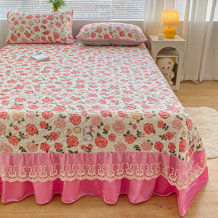 91家纺网 家纺一手货源 找家纺 同田家纺 2023新款牛奶绒韩系花边床盖系列 粉诺