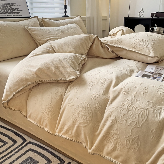 91家纺网 家纺一手货源 找家纺 慕澄 2023新款高克重贝壳边雕花绒四件套 雕花绒-云朵咖