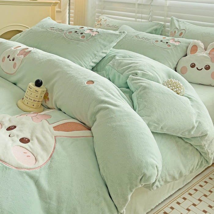 91家纺网 家纺一手货源 找家纺 娜娜 2023新款牛奶绒毛巾绣四件套 萌萌兔系列 萌萌兔-繁星蓝